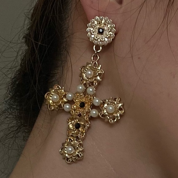 Elegant Gold and Pearl Cross Earrings - Picture 5 of 9